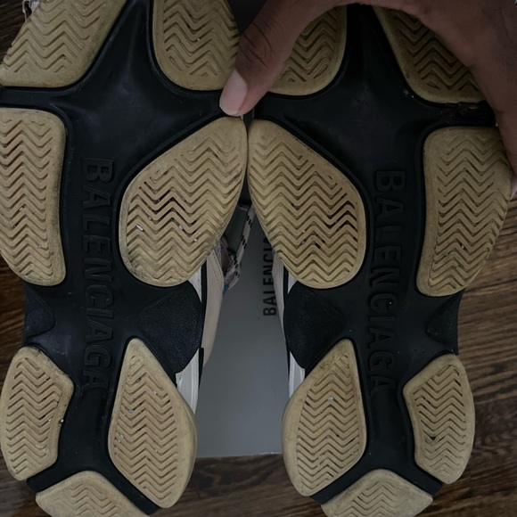 BALENCIAGA BEST OFFER !!!! NO LOWBALLS 👎🏽 - Picture 3 of 5